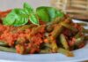 haricots verts cuits à la vapeur, à la tomate et au basilic