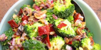 Salade de légumes et de lardons fumés