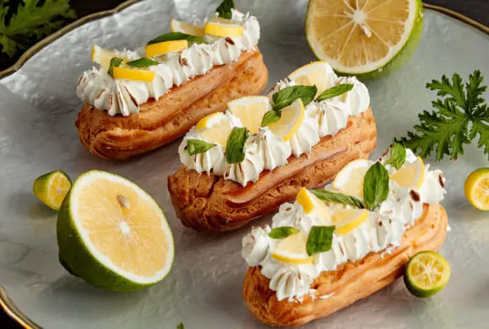 Éclairs à la crème d'avocat et crevettes