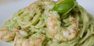 pâtes au pesto de courgettes et aux crevettes