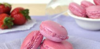 Macarons roses aux fraises au Thermomix