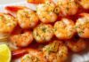 Brochettes de crevettes avec marinade à l'ail et au citron