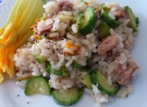 Risotto au thon et courgettes