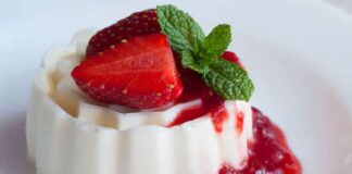 Panna Cotta Légère au Coulis de Fraises WW