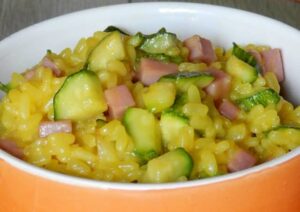 Risotto courgettes, jambon et curry
