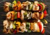 Brochettes de poulet et légumes