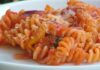 Gratin de pâtes aux tomates et thon