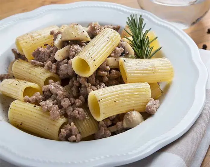 Pâtes viande hachée champignons