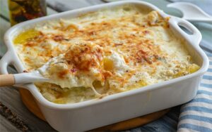 Gratin de pommes de terre, champignons et béchamel