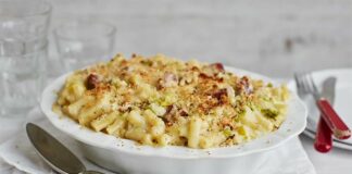 Gratin de pâtes au jambon, poireaux et ricotta
