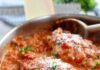 Blancs de poulet à la sauce tomate et champignons