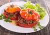Tomates farcies au riz et courgettes