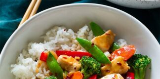 Wok de blanc de poulet aux légumes