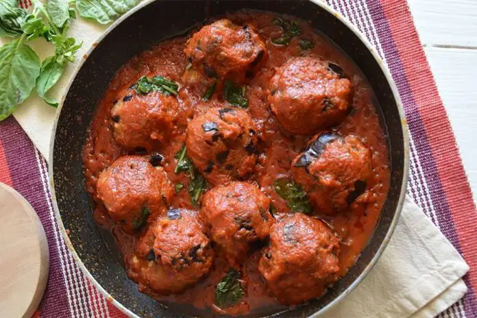 Boulettes d'aubergines à la sauce