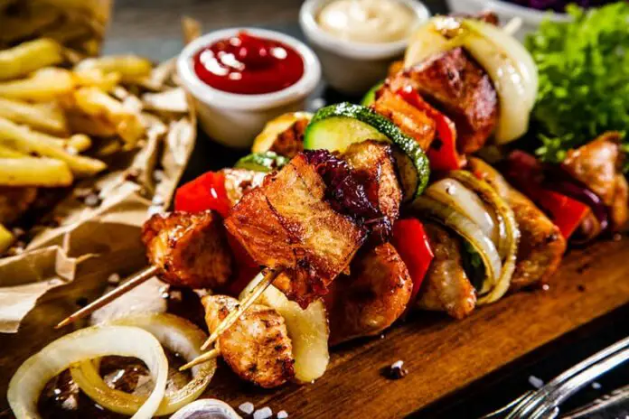 Brochettes de poulet aux légumes