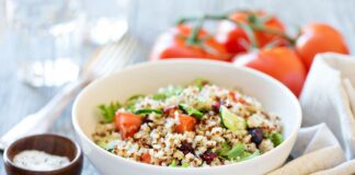 Salade de quinoa et légumes frais