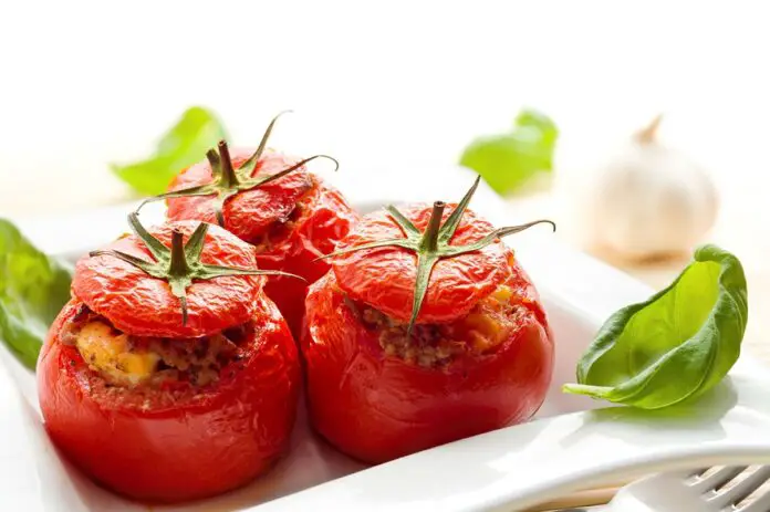 Tomates farcies au riz et thon