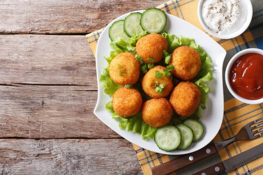 Croquettes de pomme de terre et blanc de poulet