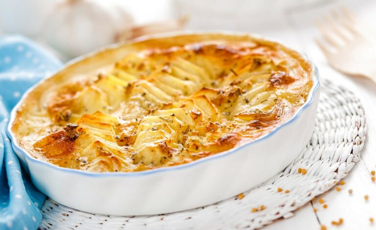Gratin de pommes de terre, navets et carottes