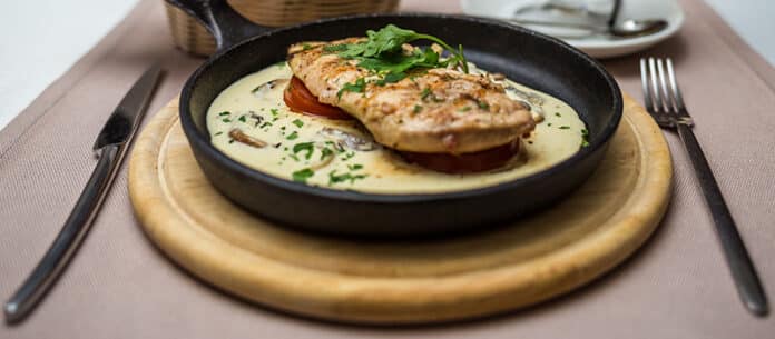 Escalopes de poulet au skyr et champignons