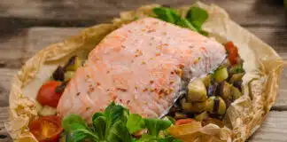 Papillote de poisson à la manière méditerranéenne