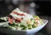 Salade César avec une sauce légère