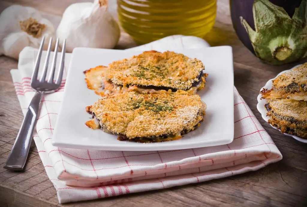 Aubergines gratinées savoureuses avec panure