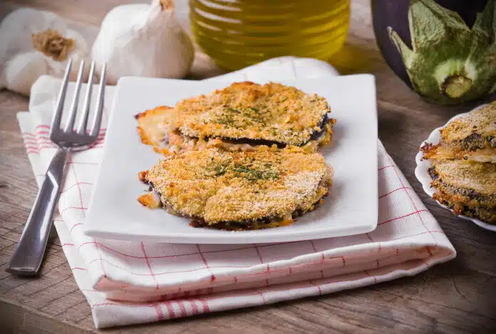 Aubergines gratinées savoureuses avec panure