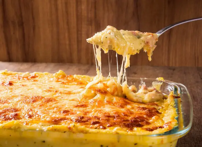 Plat familial : Le gratin de pâtes au poulet et béchamel