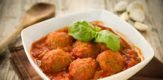 Boulettes de viande aux courgettes et sauce tomate