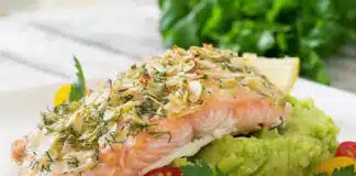 Filets de saumon aux amandes et citron cuits au four