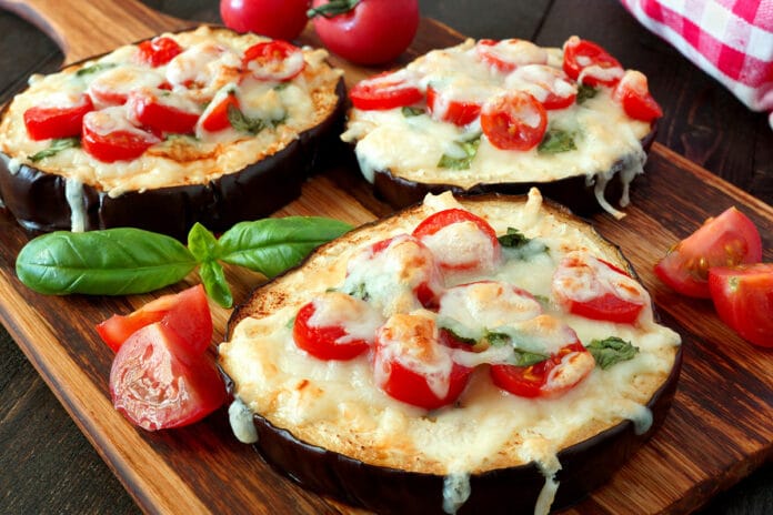 Mini-pizza à l'aubergine viande hachée et fromage