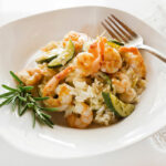 salade de riz aux courgettes et crevettes