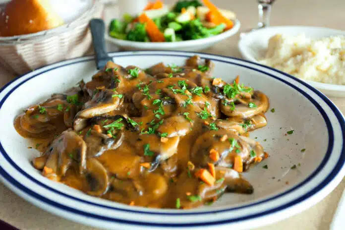 Blancs de poulet au skyr et champignons