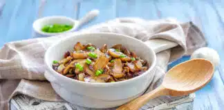 Champignons à l'ail et au persil cuits à la poêle