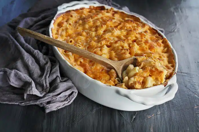 Gratin de pâtes au thon et sauce tomate