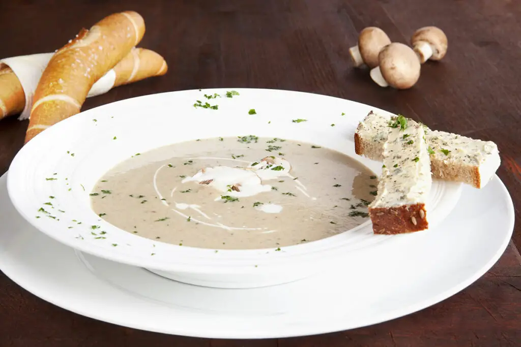velouté de champignons et parmesan