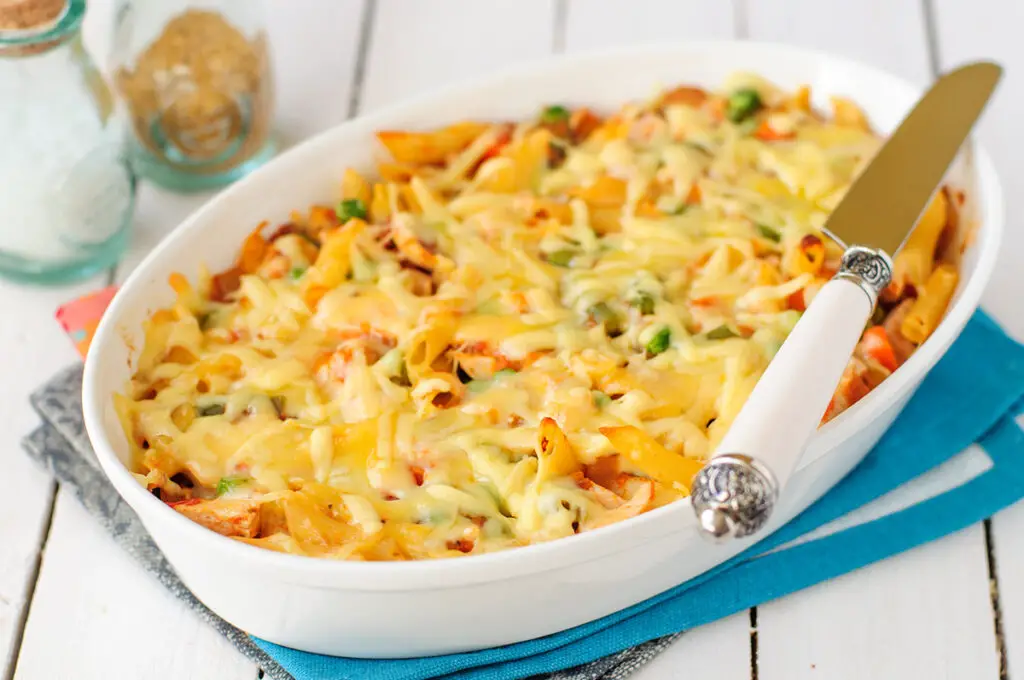 Gratin de pâtes, courgette et thon