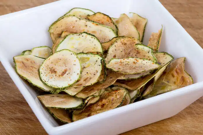 Vous allez adorer ces chips de courgette au four