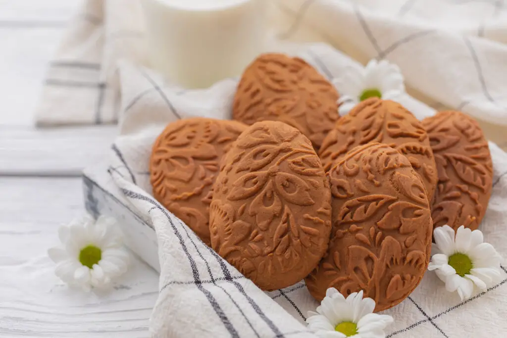 Biscuits en forme d'œuf de Pâques