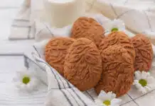 Biscuits en forme d'œuf de Pâques