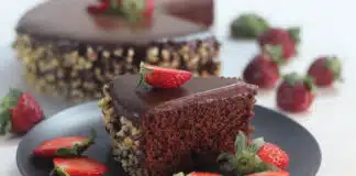 Delicieux gateau aux fraises et au chocolat