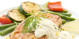 filets de poisson au four avec courgette et tomate