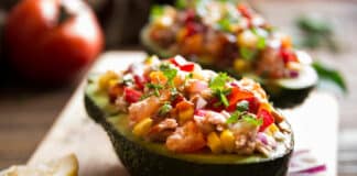 Avocat farci aux légumes et thon