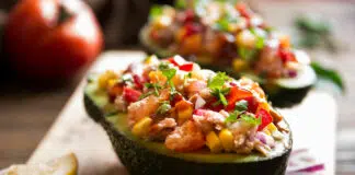 Avocat farci aux légumes et thon