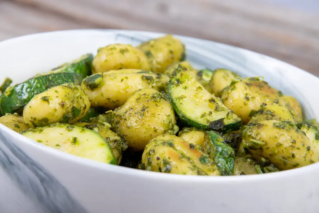 Gratin de pommes de terre et courgettes aux fines herbes