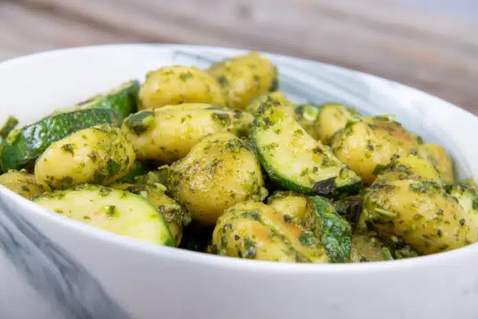Gratin de pommes de terre et courgettes aux fines herbes