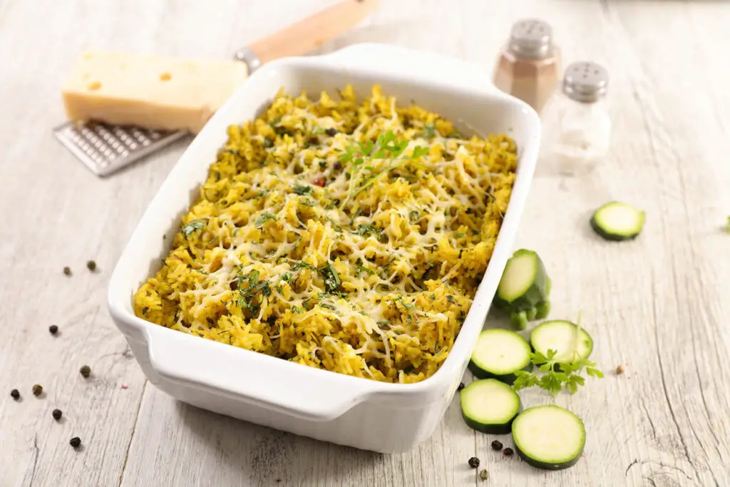 gratin de riz aux courgettes et à la viande hachée