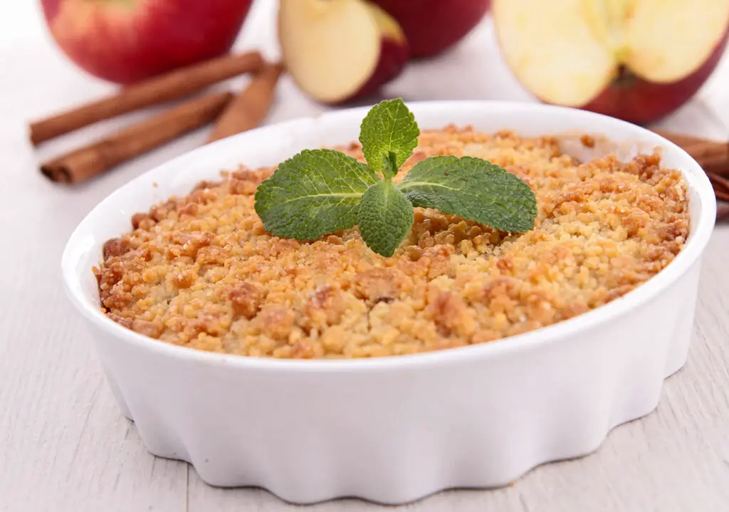 Crumble aux poires, aux pommes et à la cannelle