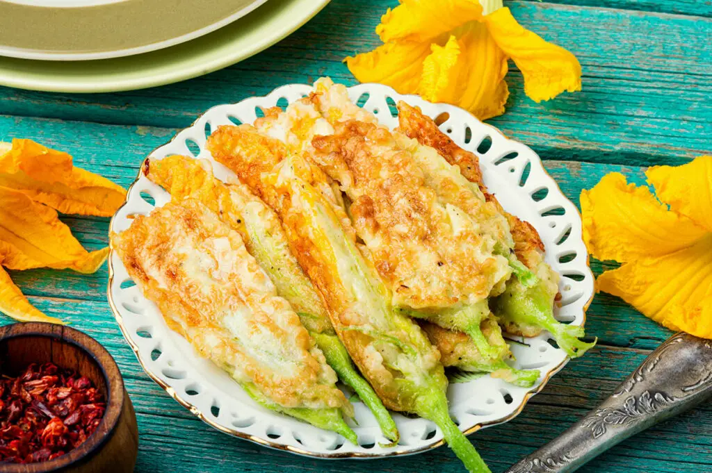 Fleurs de courgettes farcies au fromage à la crème